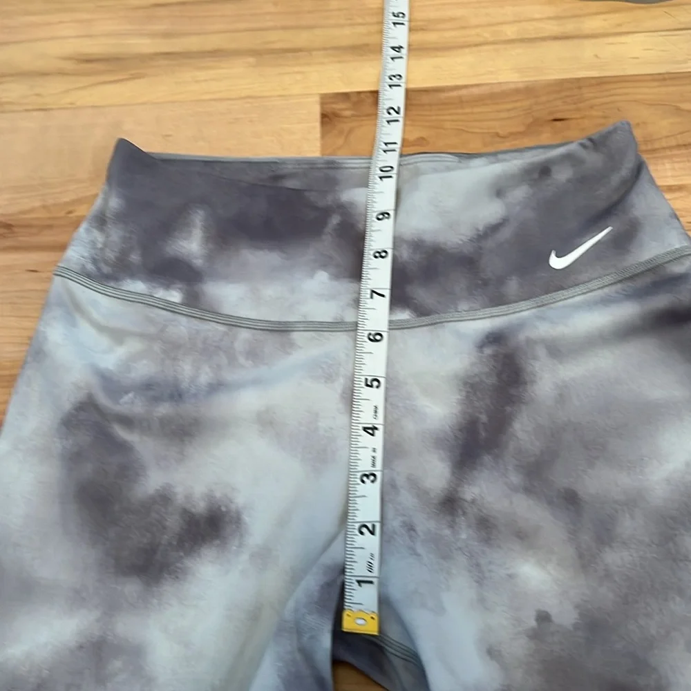 Nike Dri-Fit Icon Clash Gray Tie Die Women’s Athletic Bike Shorts - Small